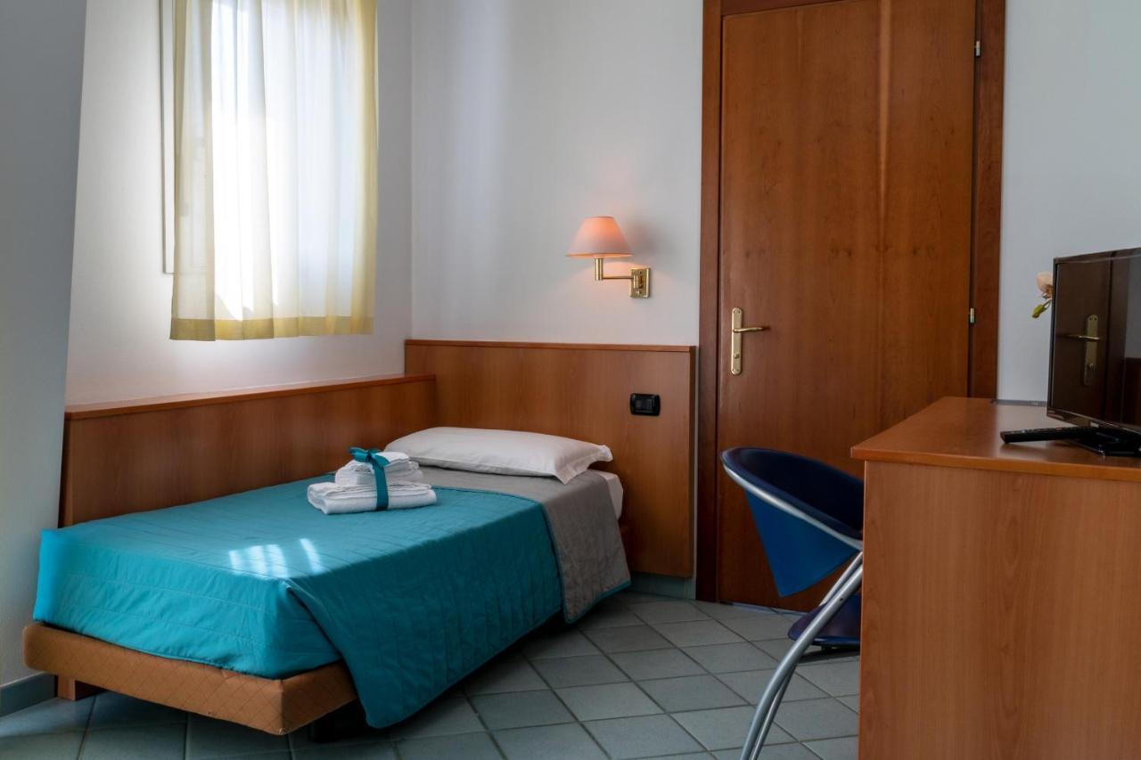 Hotel Alisei Линяно Сабиадоро Екстериор снимка
