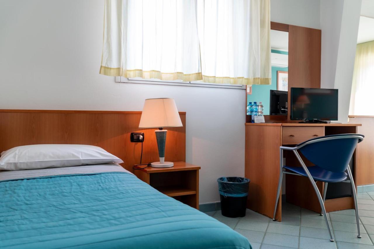 Hotel Alisei Линяно Сабиадоро Екстериор снимка